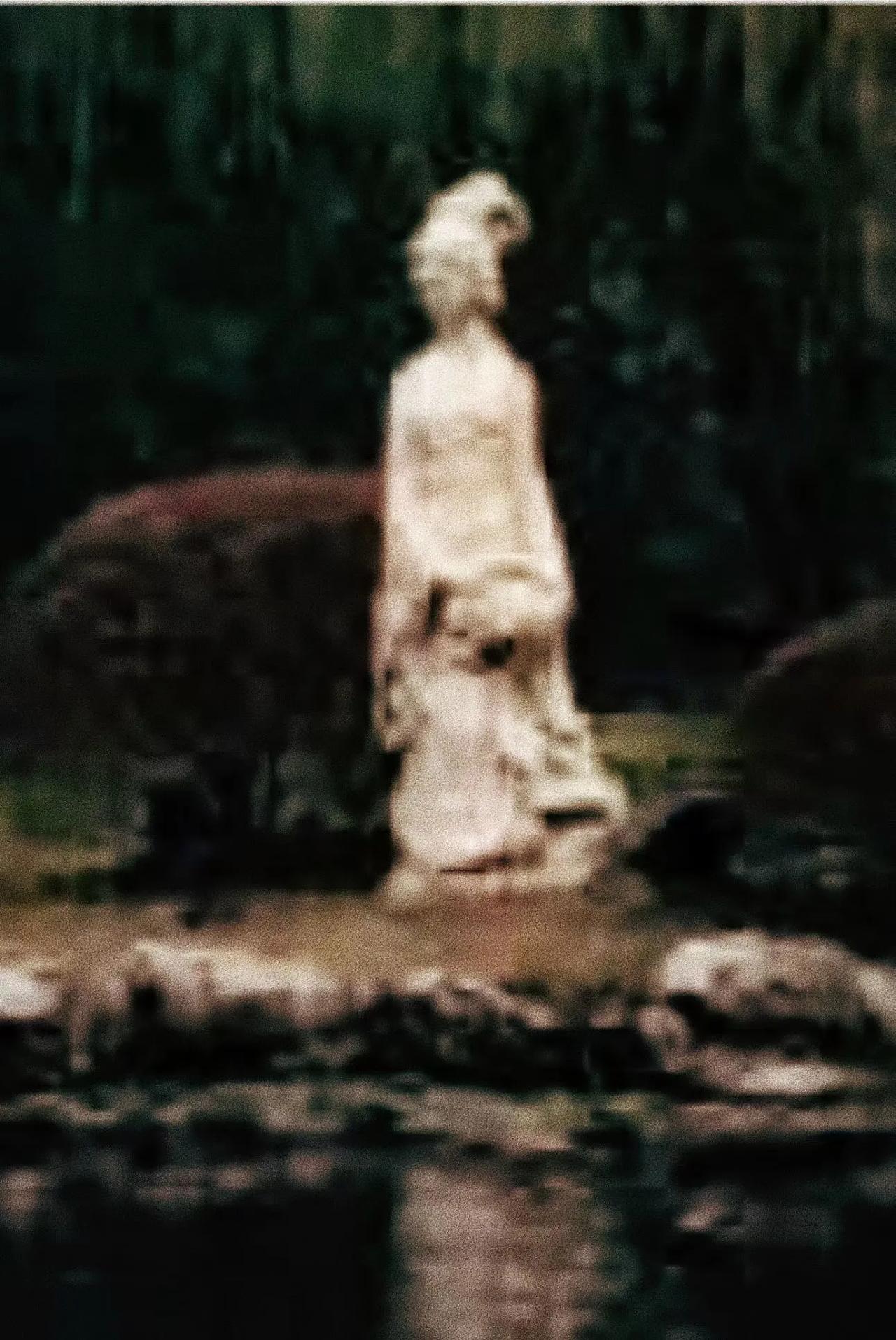 蠡园的故事（顾焕章）！

  近日南京天气酷热，闲来无事，翻阅老照片，偶见一张十