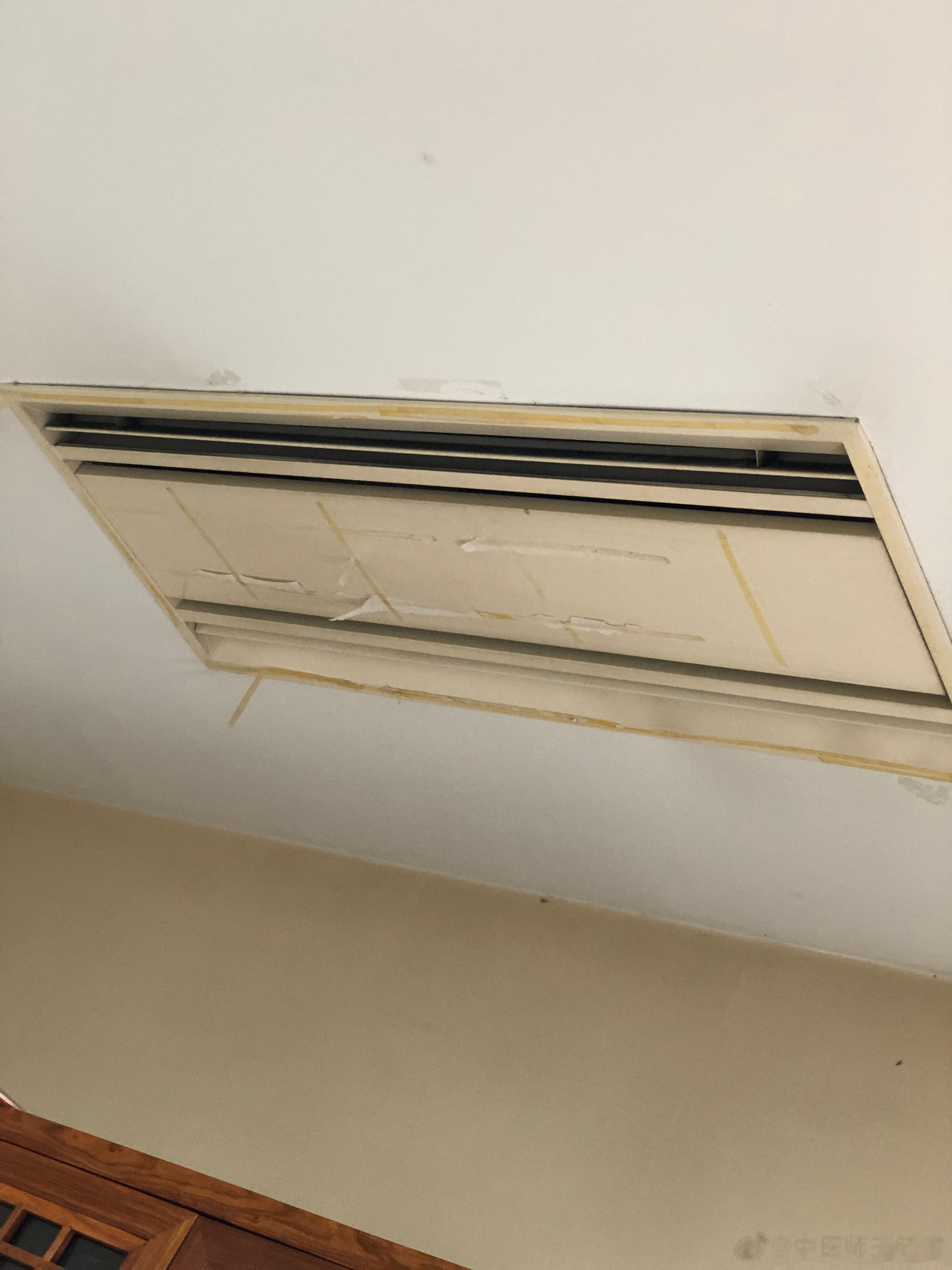 几年前被空调冷风吹的左肩关节疼痛，甚至无法举起左手臂。当时自己拔火罐后，疼痛消失