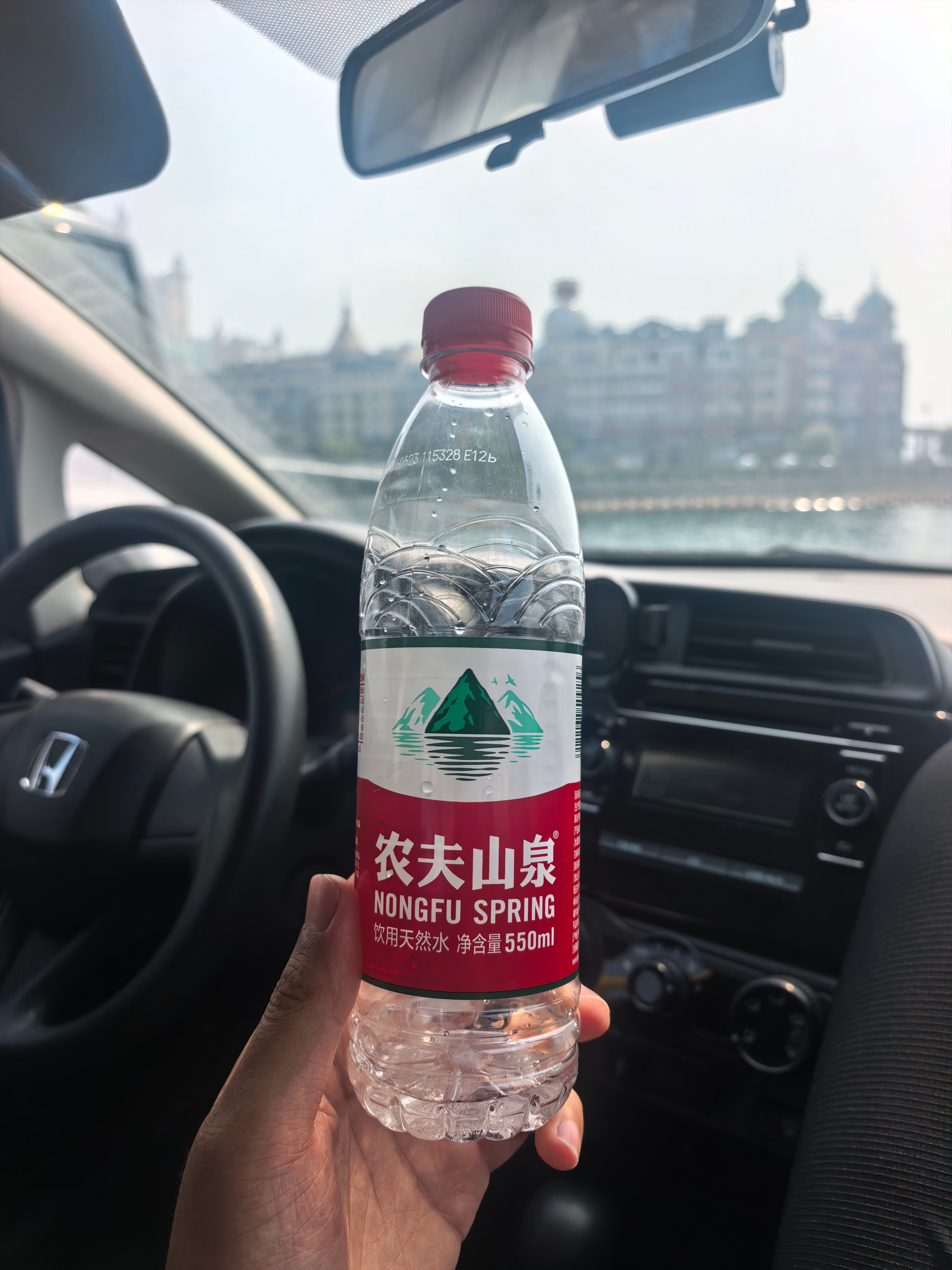 商 K100 块钱的啤酒随便开但在星海广场6 块钱的农夫山泉，我太难受了（没去过