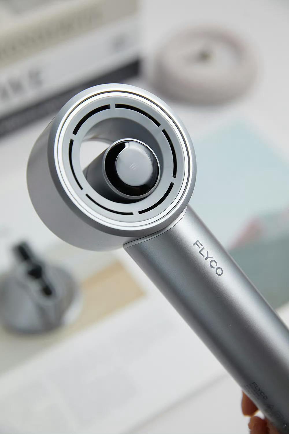 吹头不烫头才是真上头 吹头发怕烫头皮？这次真有解了。飞科官宣王一博为全球代言人，