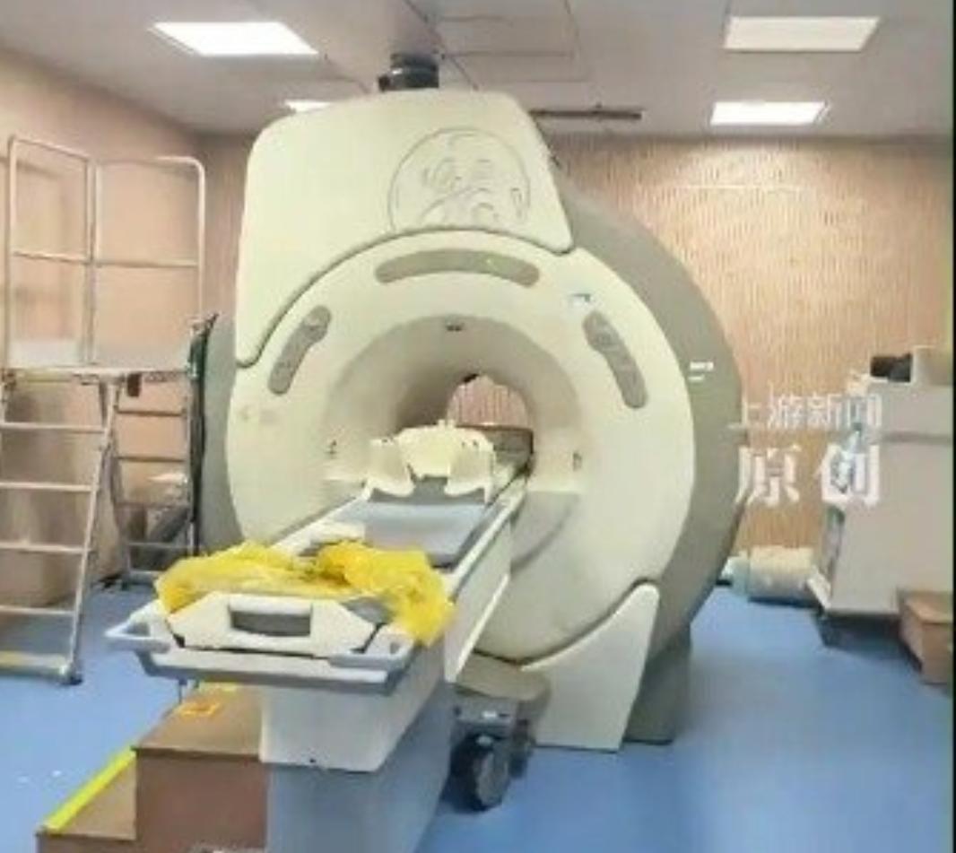 男子被遗忘核磁共振舱6小时 涉事医生首度回应
 
做核磁共振被医生忘在机器里整整