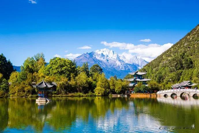 #春日生活打卡季#春天去哪些城市旅游最好

春天，这个充满生机与活力的季节，正是