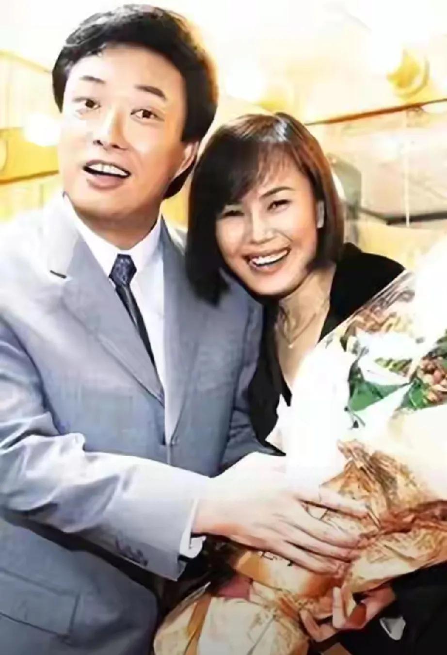 70岁费玉清现状曝光，让人感慨万千！他本名张彦亭，在姐姐提携下踏入娱乐圈，凭借独