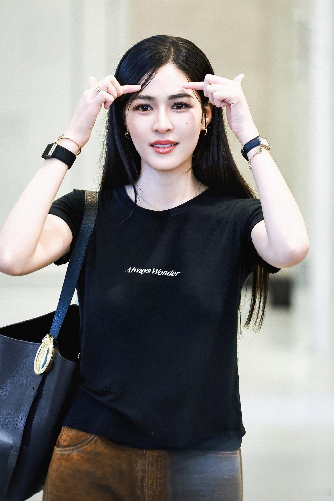 Linglingkwong_邝玲玲runch绘梦婚礼 💕「北方有佳人，绝世而独