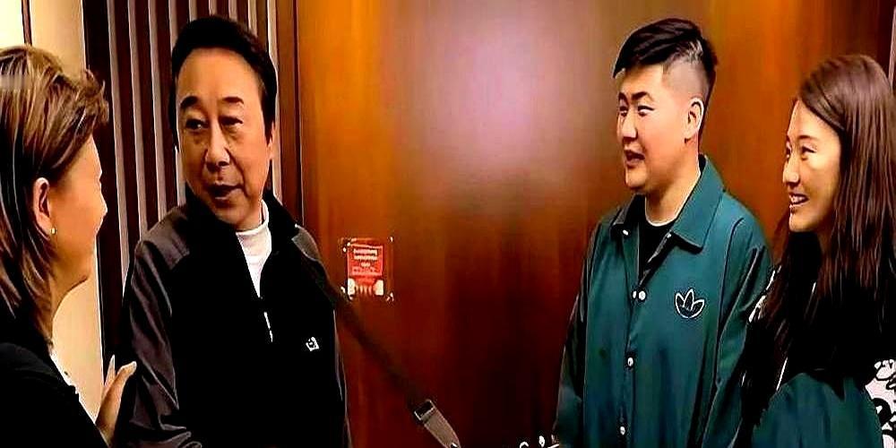 冯巩端起一斤白酒闷半杯，拍桌喊导演：朱小环必须是闫学晶！
 
你敢信？2008年