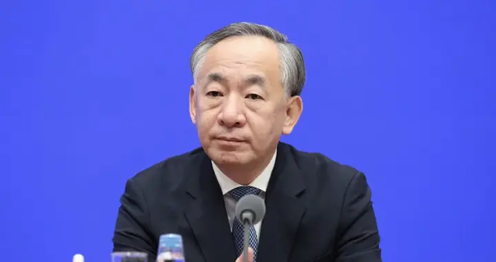 靳伟任湖南省委副书记，曾任首钢总公司董事长、北京市副市长