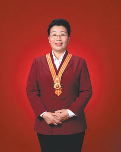 吴亚琴，女，汉族，1960年7月生，吉林长春人，1998年9月入党，党的十九大、