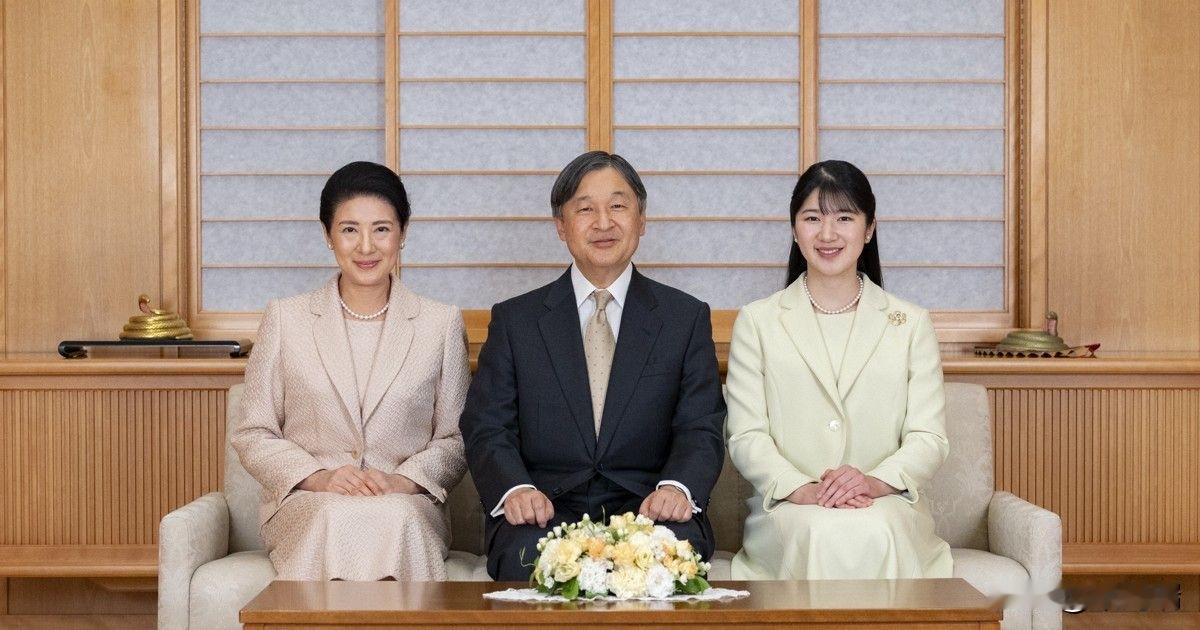 突发新闻：60%的日本人%+支持女性继承皇位。天皇的女儿可能继承皇位。

高市早