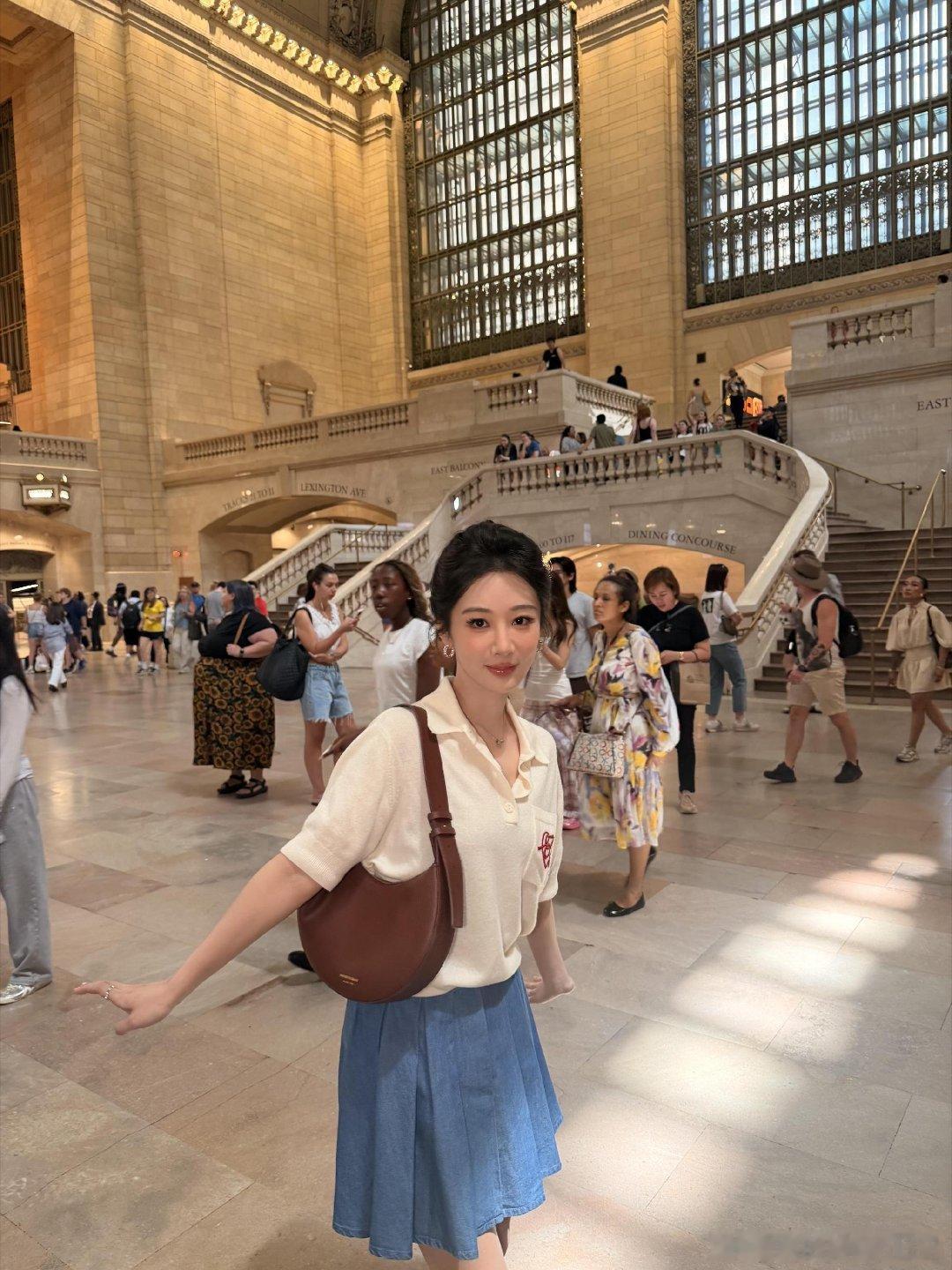 杨紫yz杨紫玉兰花开君再来yz杨紫董竹君yz“你的星光 是秋天里的温柔坠落” “