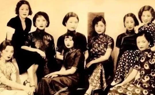 1926年，剥皮将军张宗昌终于如愿以偿，得到了美人陈佩瑜。新婚之夜，张宗昌下令把