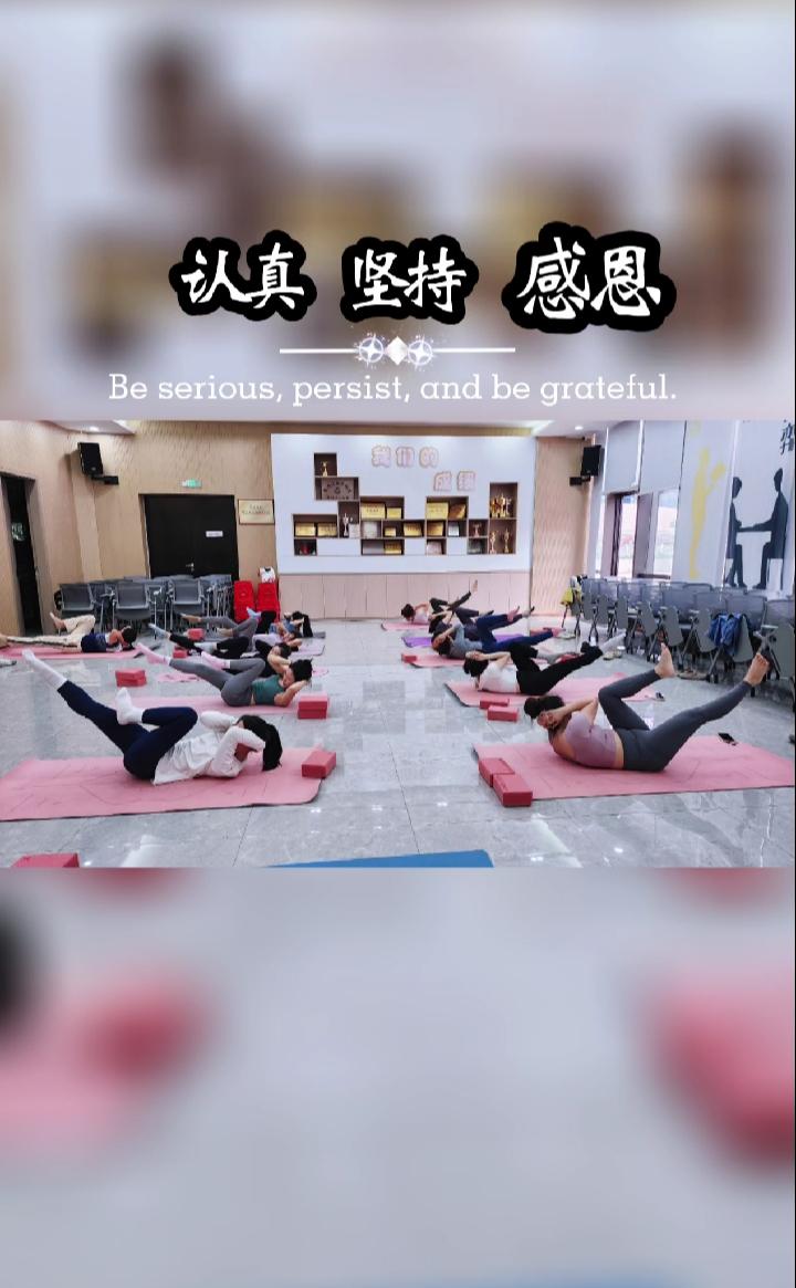 世界上最珍贵的三个词：认真坚持，感恩。认真的人改变了自己，坚持的人改变了命运，感