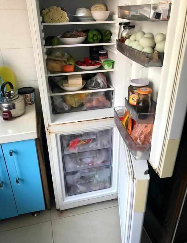 很多家庭喜欢把冷冻室当成保险箱，肉买多了就随便一放，心里马上就踏实了，可是实际情