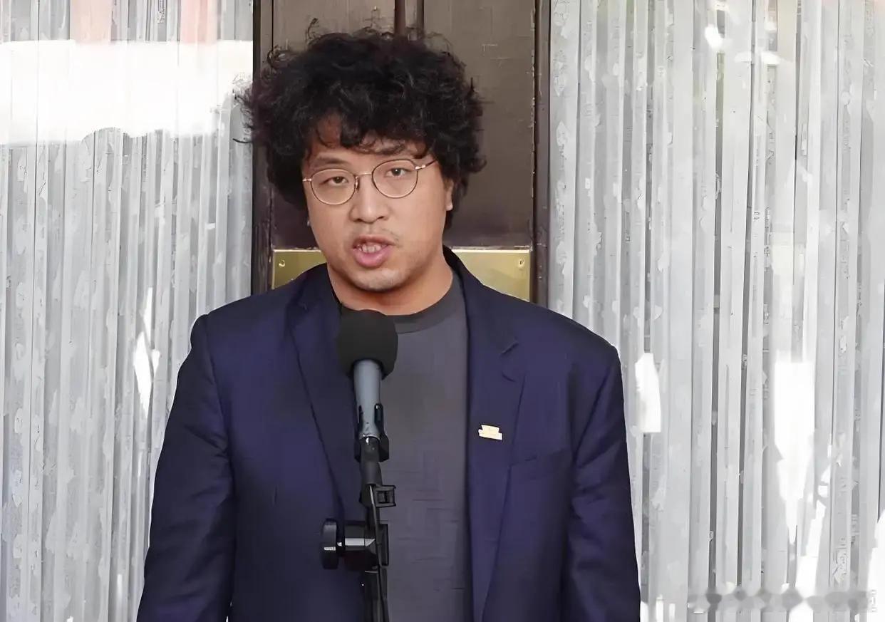 央视起底沈伯洋狼子野心！卖国求荣，卑鄙无耻！对着这些搞台独的小人必须严惩到底！ 