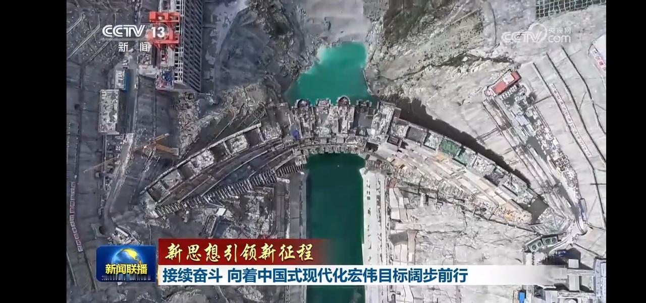 继续奋斗向着中国式现代化宏伟目标阔步前行