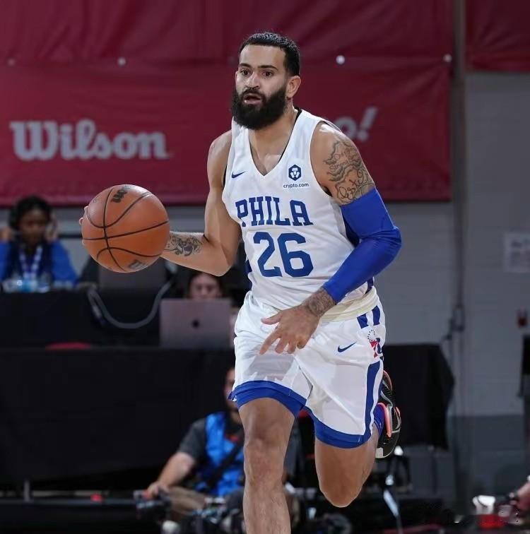 里勒复出，北控险胜深圳

在今晚结束的一场CBA常规赛中，北控男篮105：101