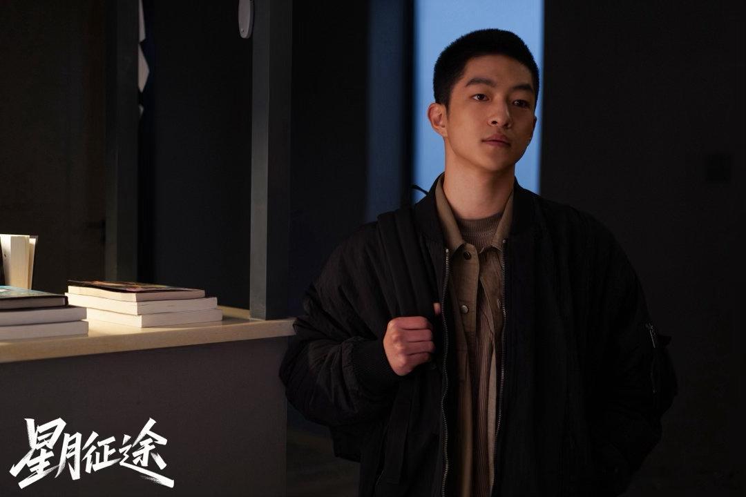 屈楚萧隐藏型少年人夫感 宿舍戏好磕的点在于——吴畏不是那种刻意暖的人，他的好都藏