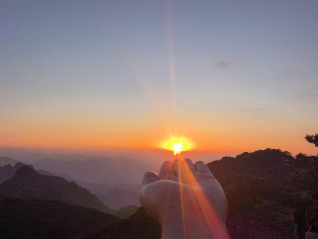 男人最高级的活法:把自己投资对

现在很多男人终其一生都在追逐名利、财富与地位，