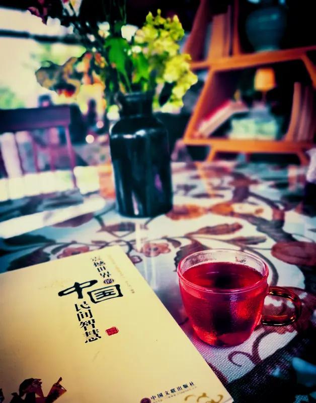 现在大家都不爱看书了，难道都是因为社会浮躁了？
其实书本身也是有问题的！
今天我