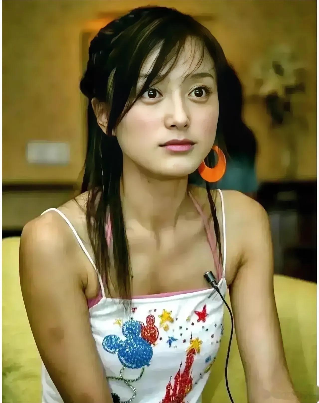 看了一个秦岚的采访图，是零几年的时候。那会没有美颜、没有滤镜、没有p图、没有高颅