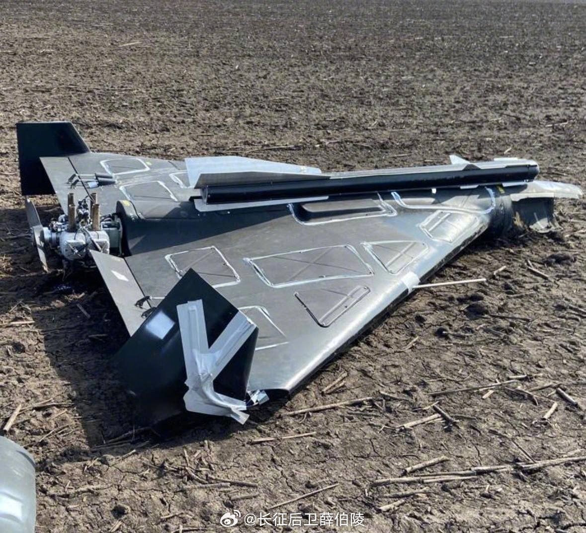 俄乌局势新进展坠毁的俄罗斯Geran-2无人机被发现携带了一枚R-60M导弹，可
