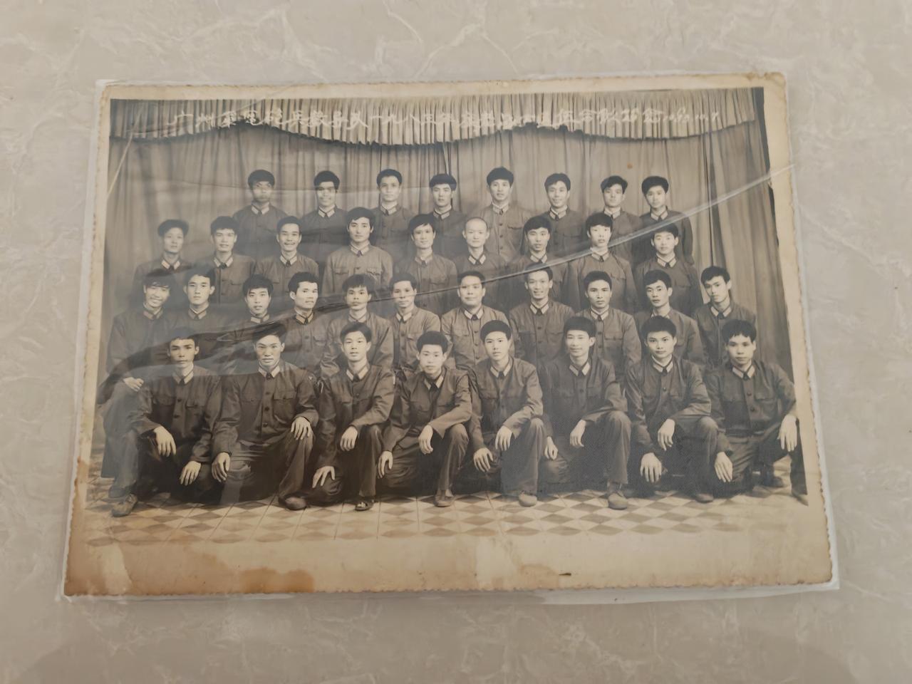 用一句话致敬老兵， 致我们永不褪色的军旅青春
 
一身戎装，一生荣光。🇨🇳