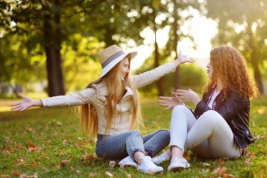 七年之痒形容的不只是爱情七年之痒，从来不止是爱情。相处久了的朋友、做了多年的工作