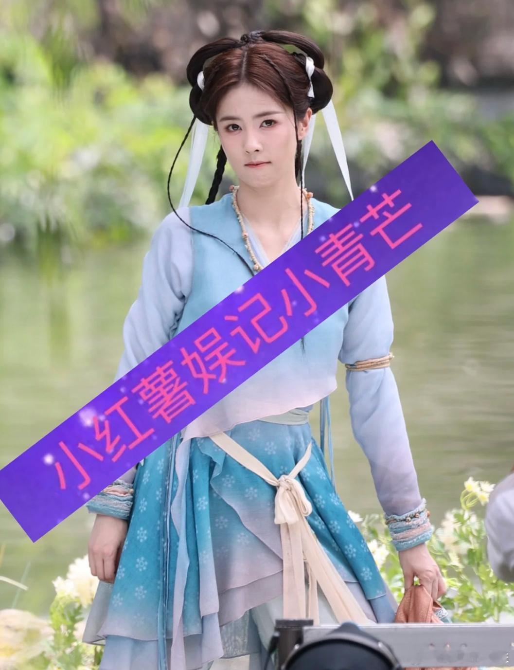 笑死，这个造型配上白鹿的表情，越看越可爱。 ​​​