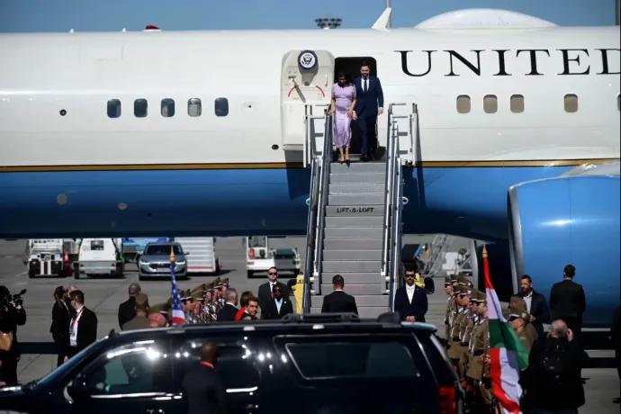 匈牙利当地时间今天上午10:30，美国副总统万斯和妻子乌莎抵达布达佩斯李斯特国际