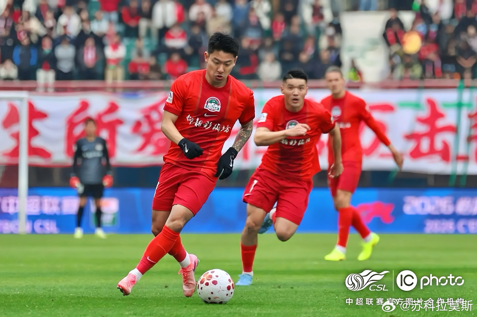 中超河南队 本周六晚，河南彩陶坊将继续坐镇主场迎战武汉三镇。对手前两轮表现仅因绍