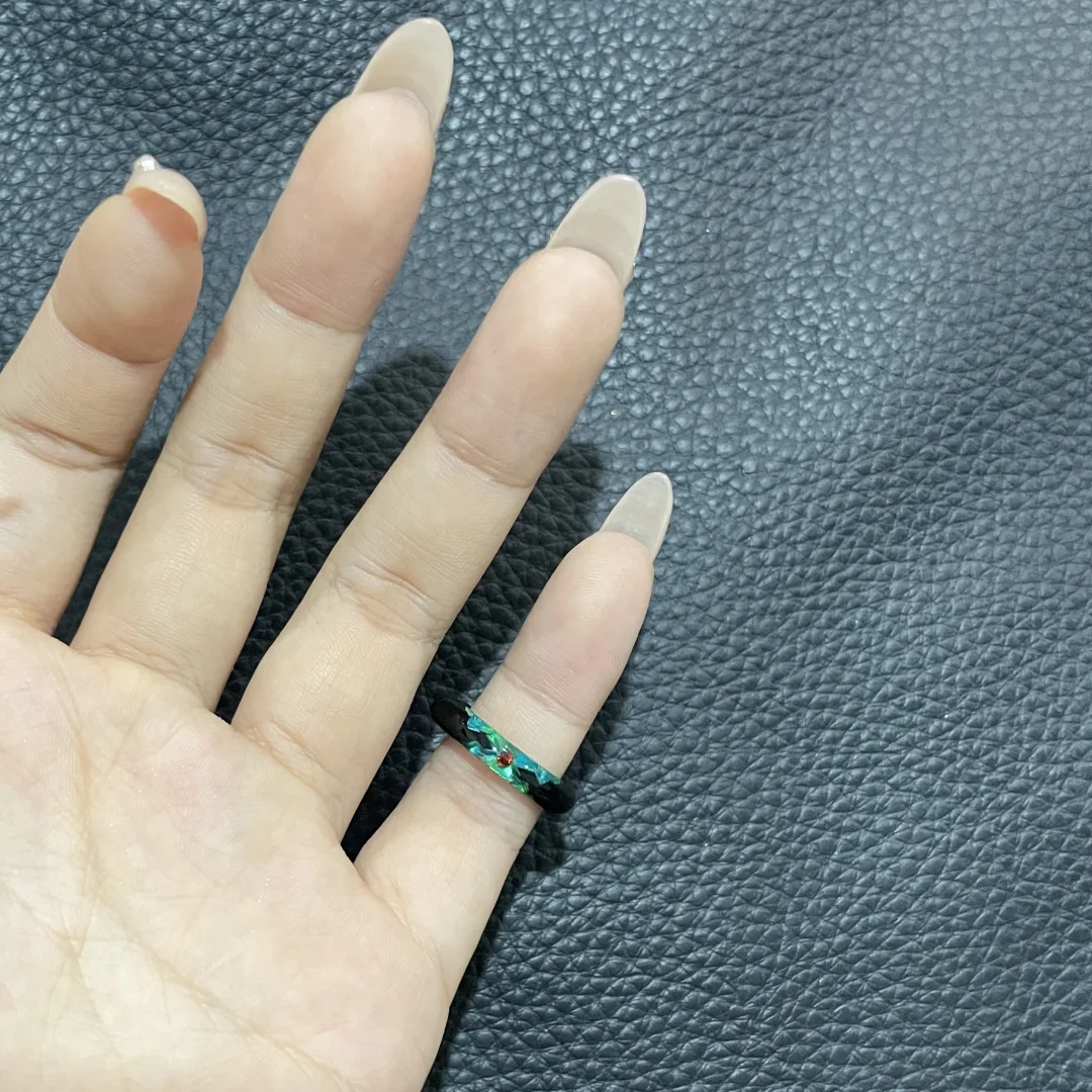 🌿“把森林戴在指尖｜暗夜苔痕戒指”