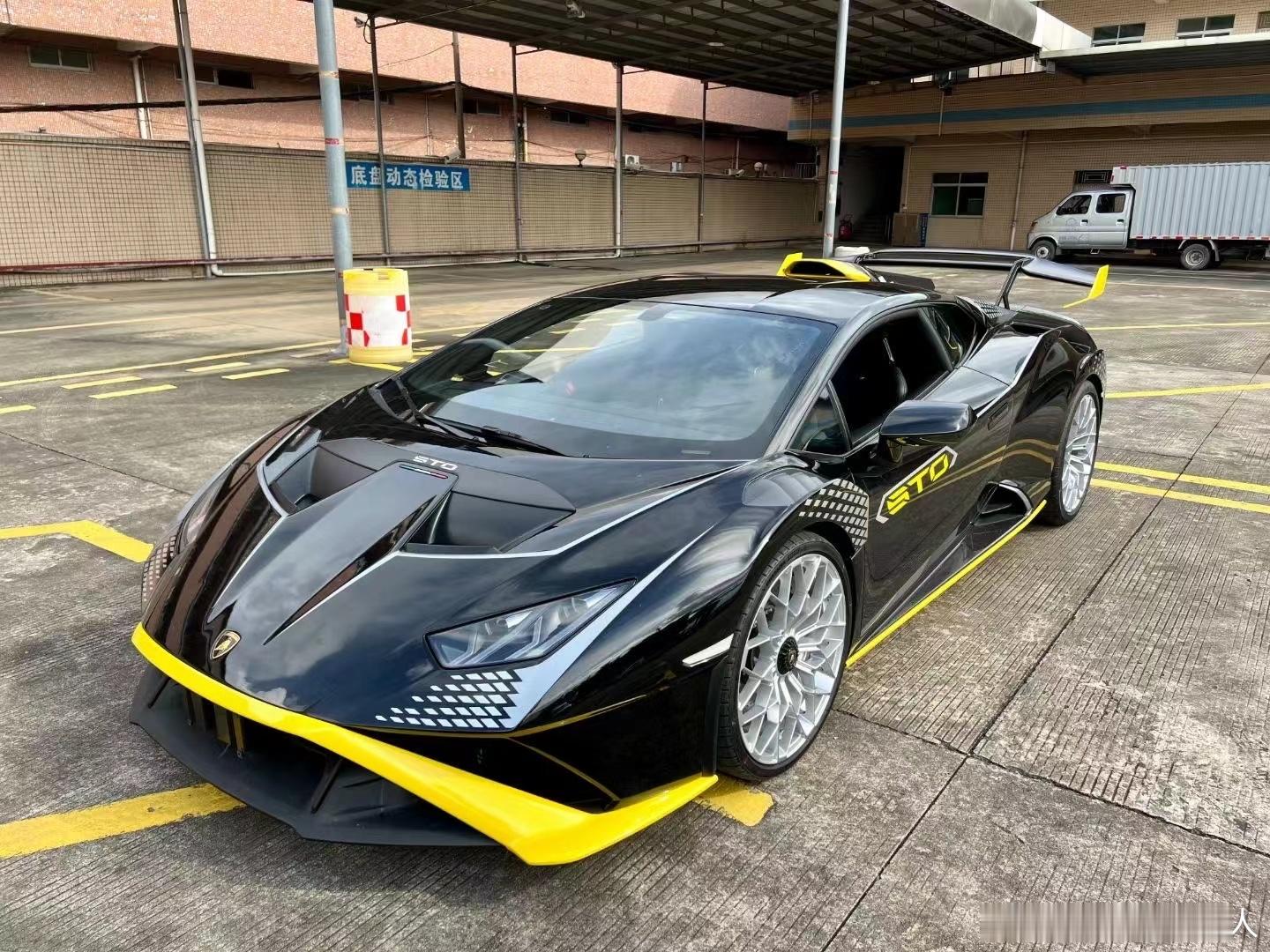 兰博基尼STO，​2022年仅2400km​ ​​​