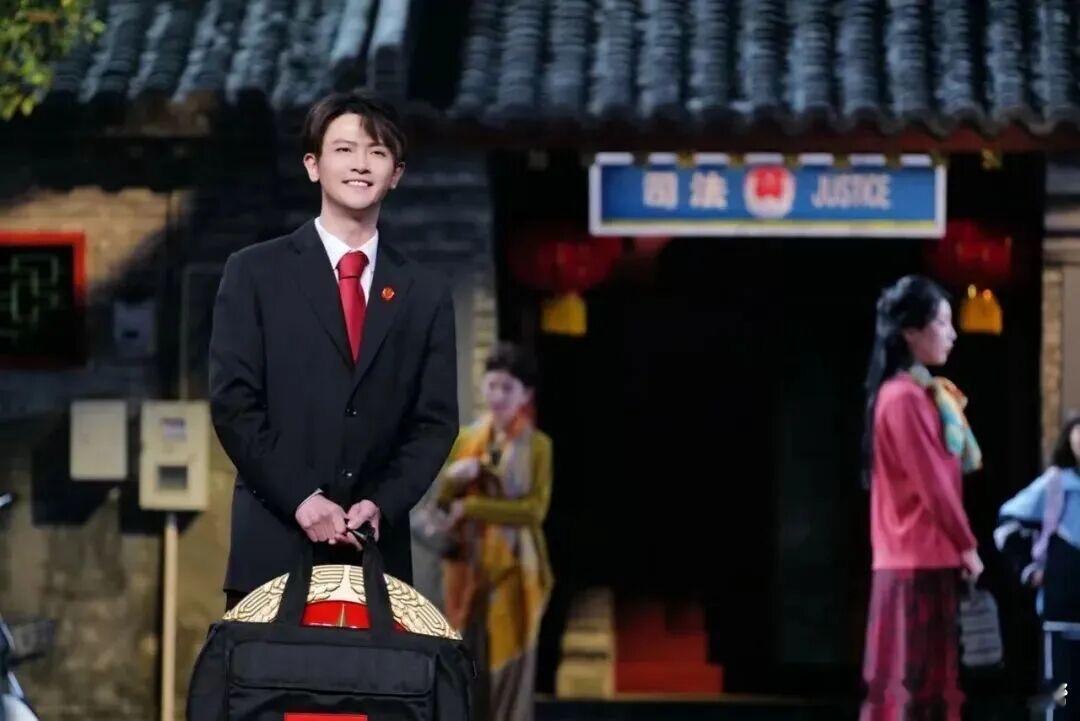 刘端端要来成都了 7月娱乐帮预告的刘端端主演的话剧《鼓楼那些事儿》将来成都巡演，