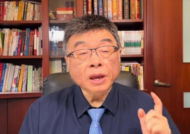 台湾地区时事评论员邱毅：这两天，突然在岛内的媒体圈流出一份神秘的名单。这份神秘的