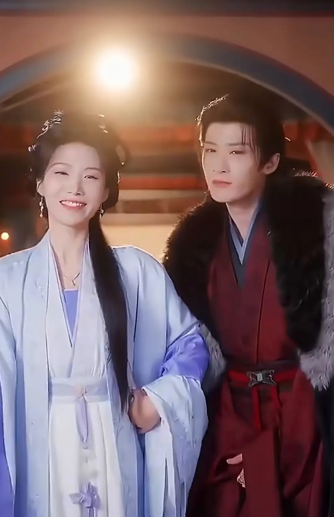 网友吐槽檀健次肩膀都没卢昱晓宽 像两个姐妹 