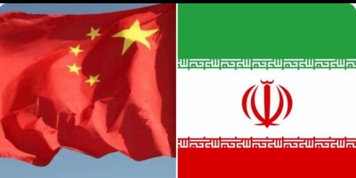 外媒报道说，伊朗已开始通过铁路向中国运输液化天然气和石油。
巴基斯坦也开始借助丝