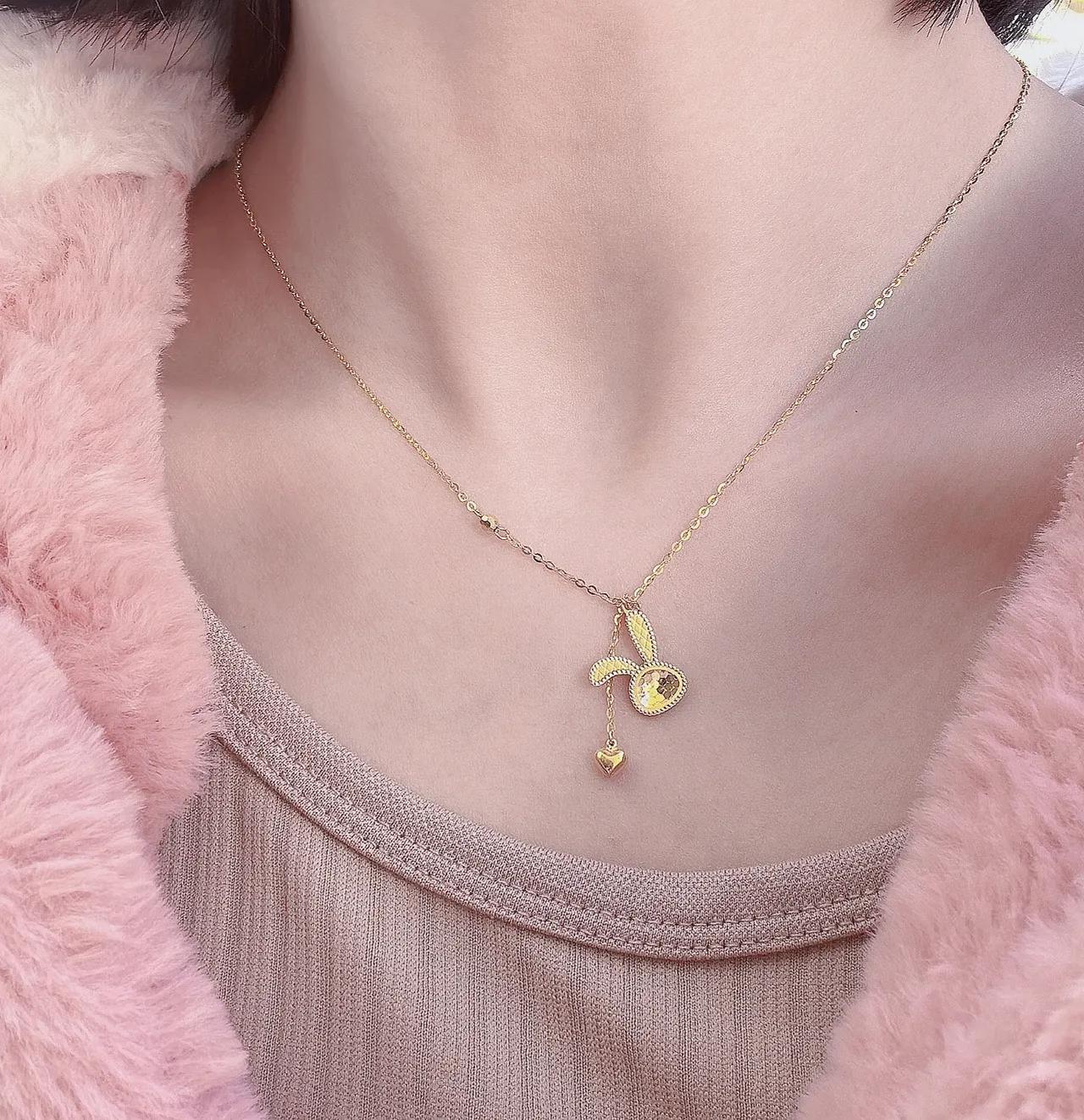 浙江杭州，女子在社交平台炫耀自己的黄金首饰，结果这些黄金首饰不翼而飞，女子急得马