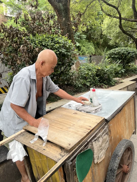 郴州人民记住这个老爷爷！30年手工冰粉！