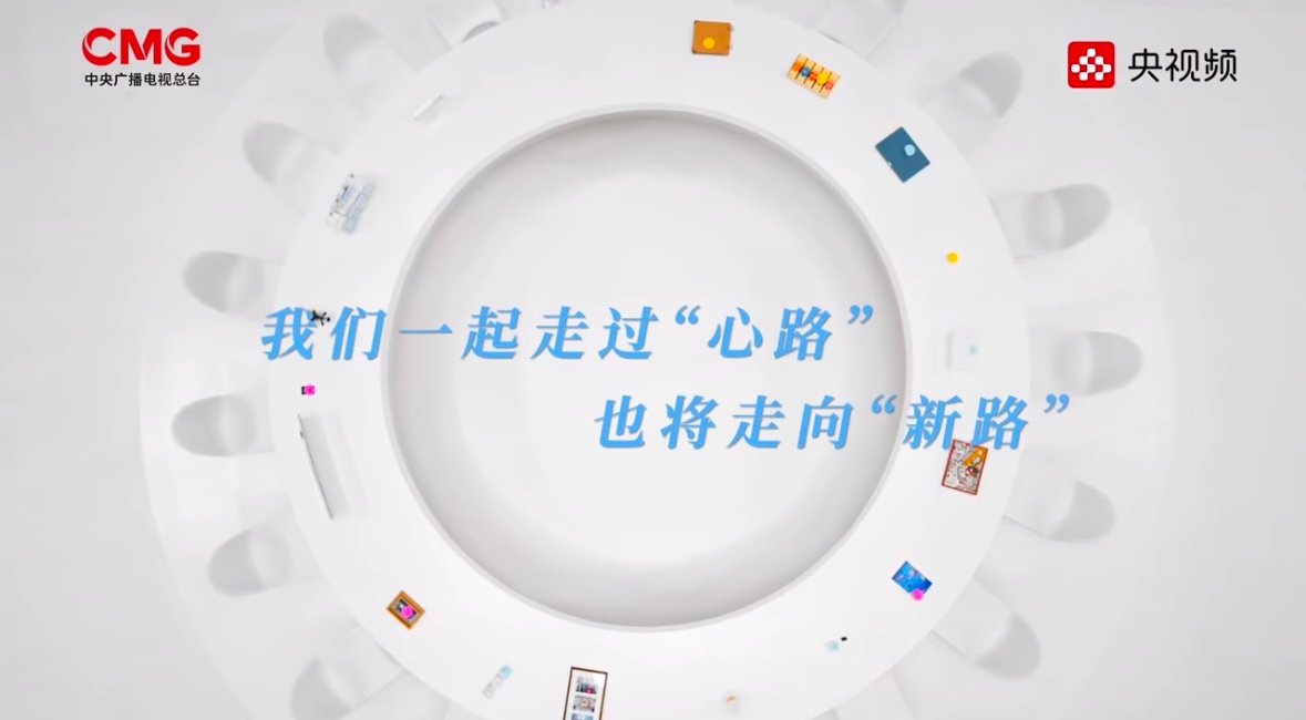 纪实短片用旧物作为切入点，让我们看到了心路历程，很燃很有共鸣。访客码、纪念立牌、