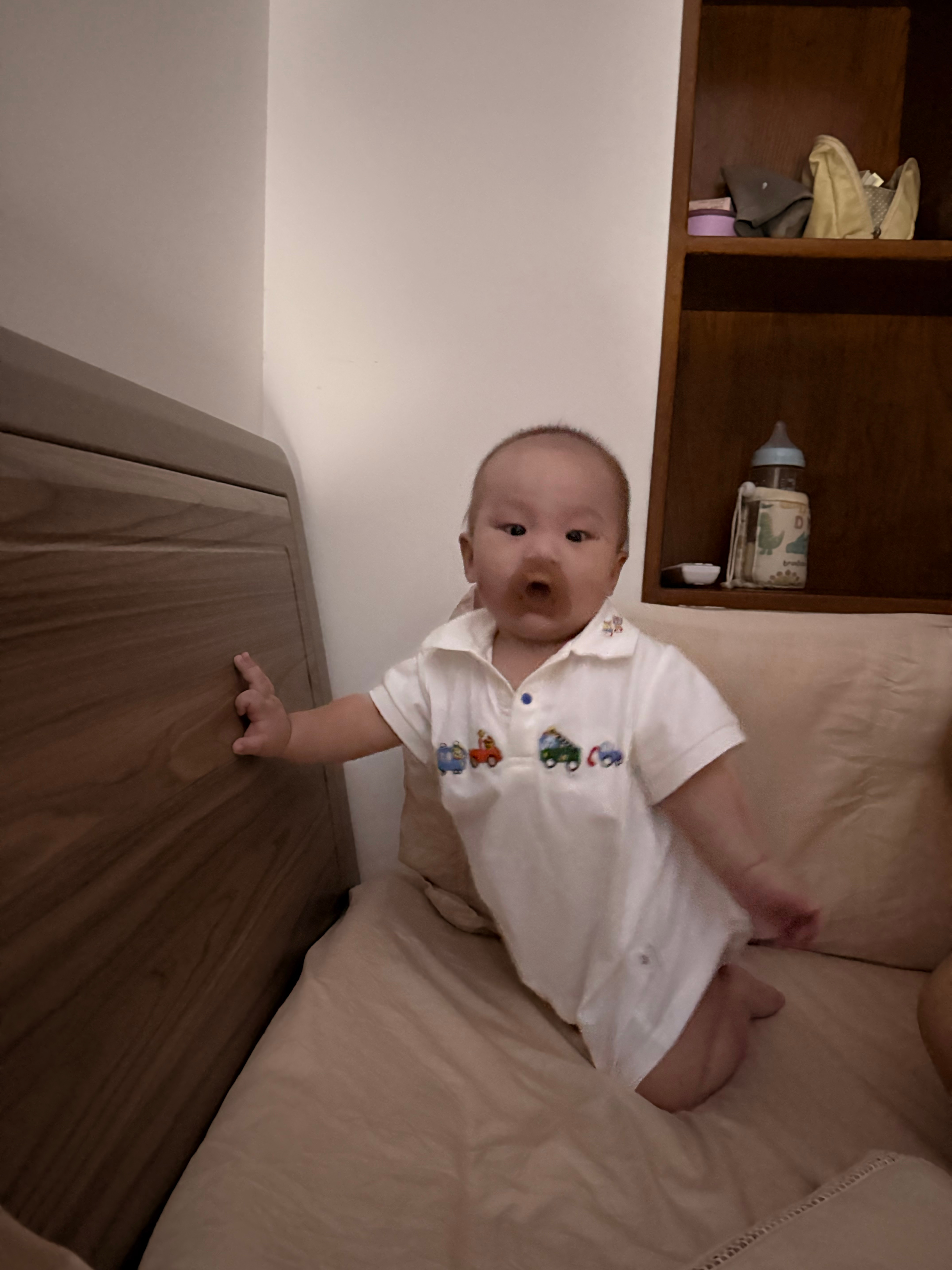 养娃之后感觉自己的脾气像炮仗，一点就炸毛，尤其对我崽喝奶这件事没有一点耐心！当妈