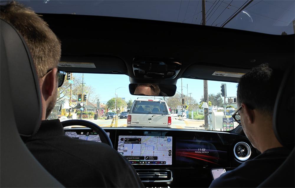 我在硅谷闹市区，体验黄仁勋同款L2++自动驾驶