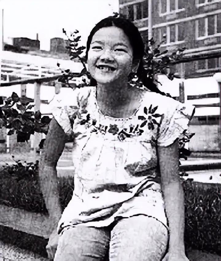 王铎：年轻时候的洪晃