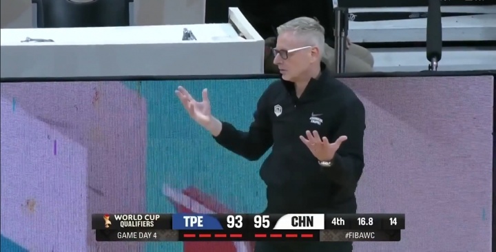 主教练都无语了…中国台北39号卢峻翔两次上头强打不中葬送比赛