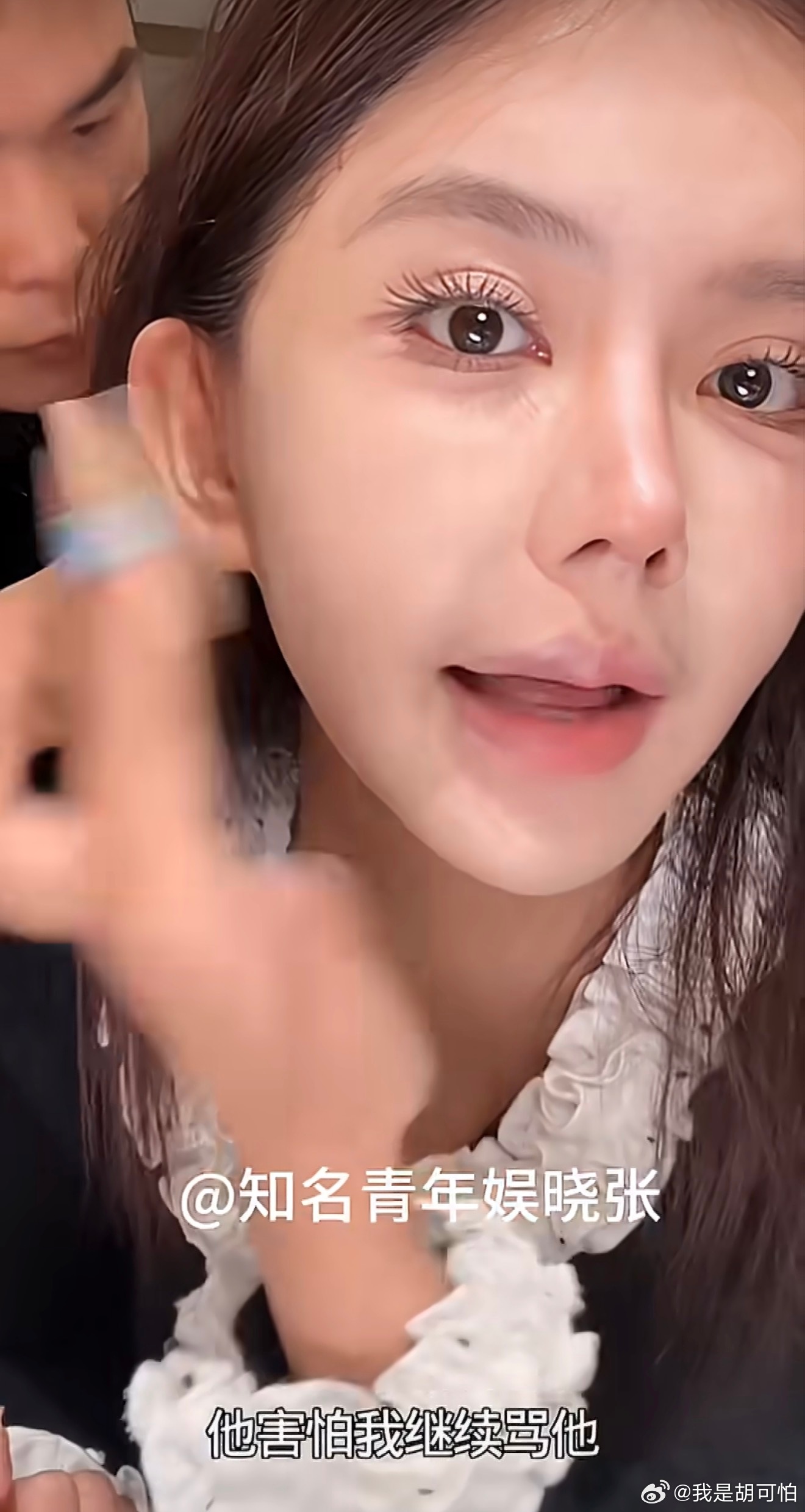 每次看韩安冉直播吵架都觉得窒息，家事不关门解决，非要全网直播审判。拿孩子当话题、