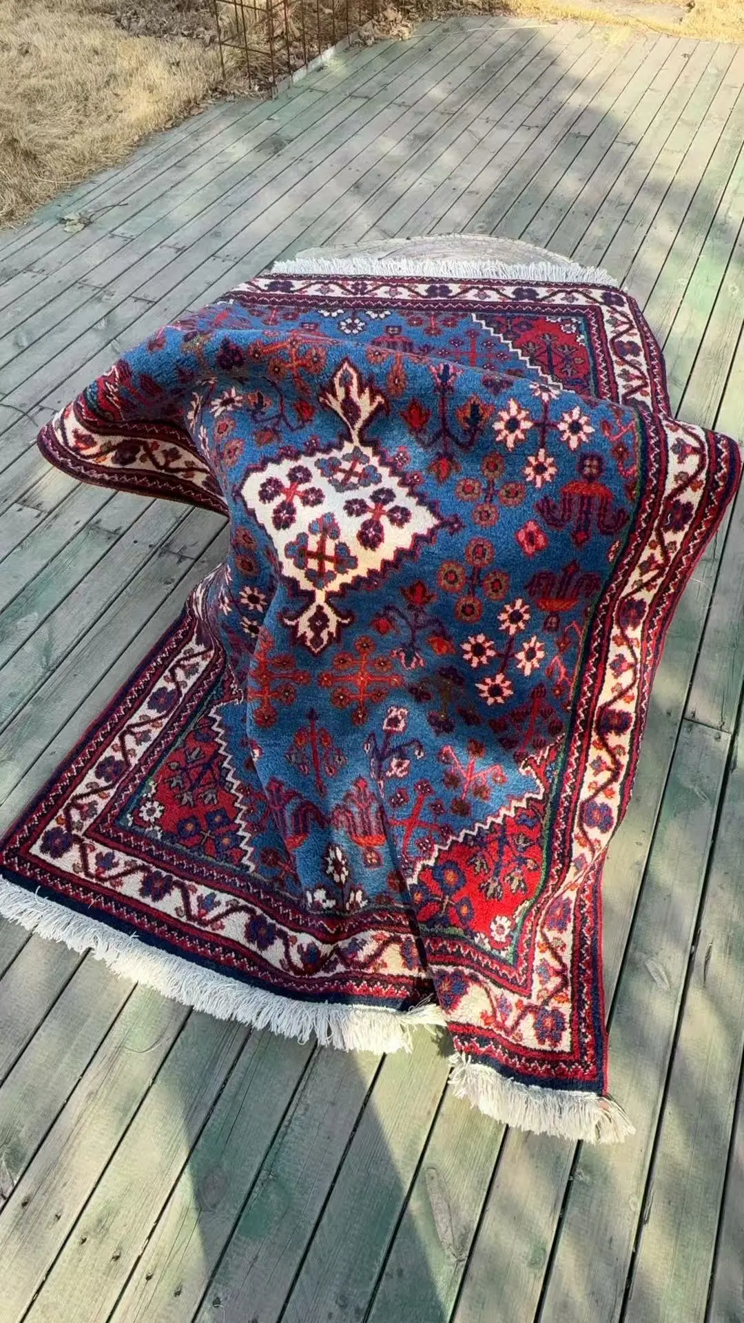 这款地毯从色彩和图案都极具表现力🤩