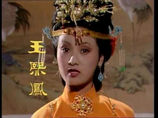 前几天听网友说郑晓龙要翻拍《红楼梦》，不知道真假！如果真翻拍《红楼梦》的话，相对