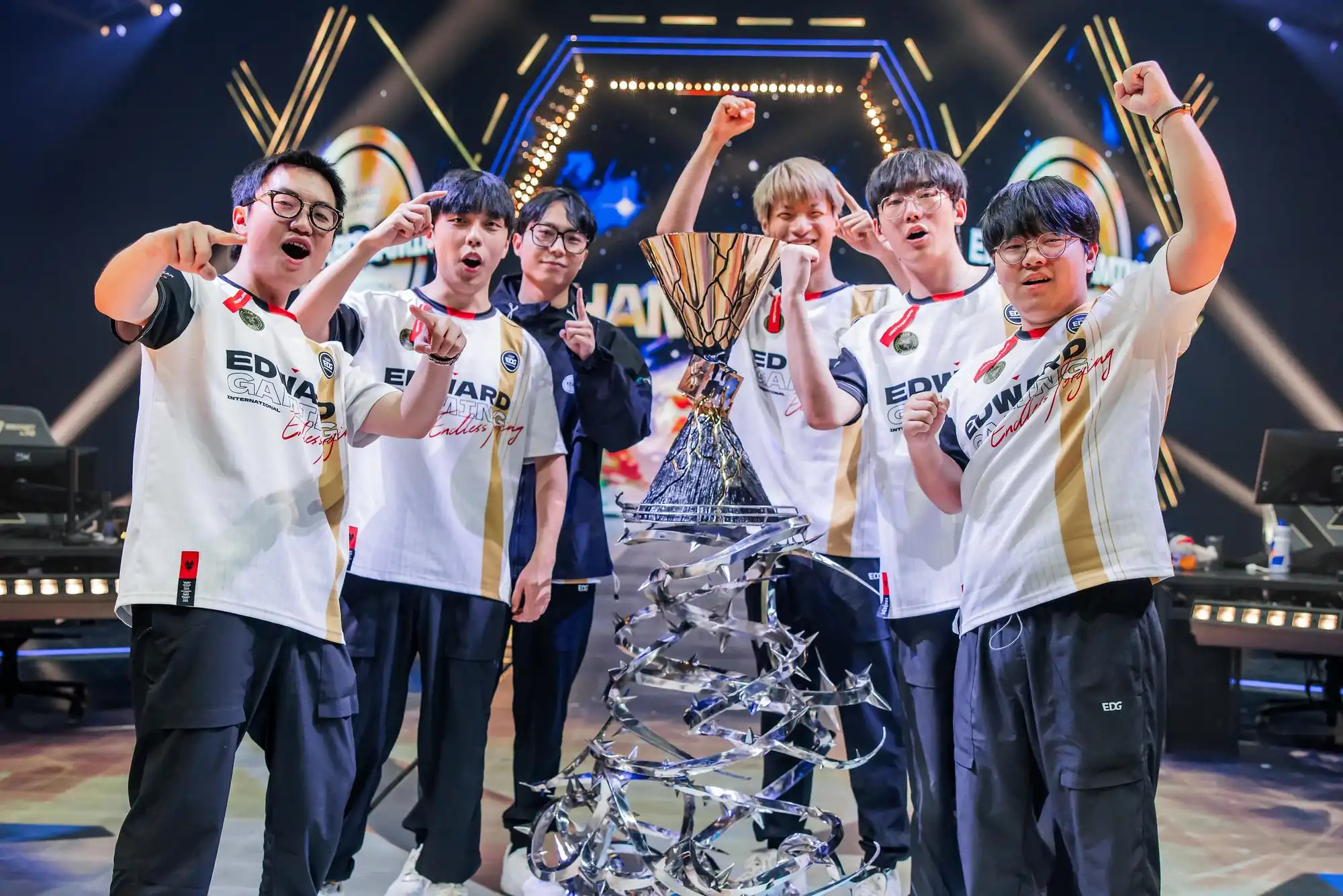 巴黎冠军赛即将开赛，大家觉得今年巴黎冠军赛的冠军会是谁呢？无畏契约无畏契约巴黎全