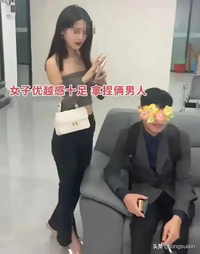 这哥俩长的，玄冥二老啊，也难怪拼好饭呢


到最后两个都不会娶她。她以为她控制了