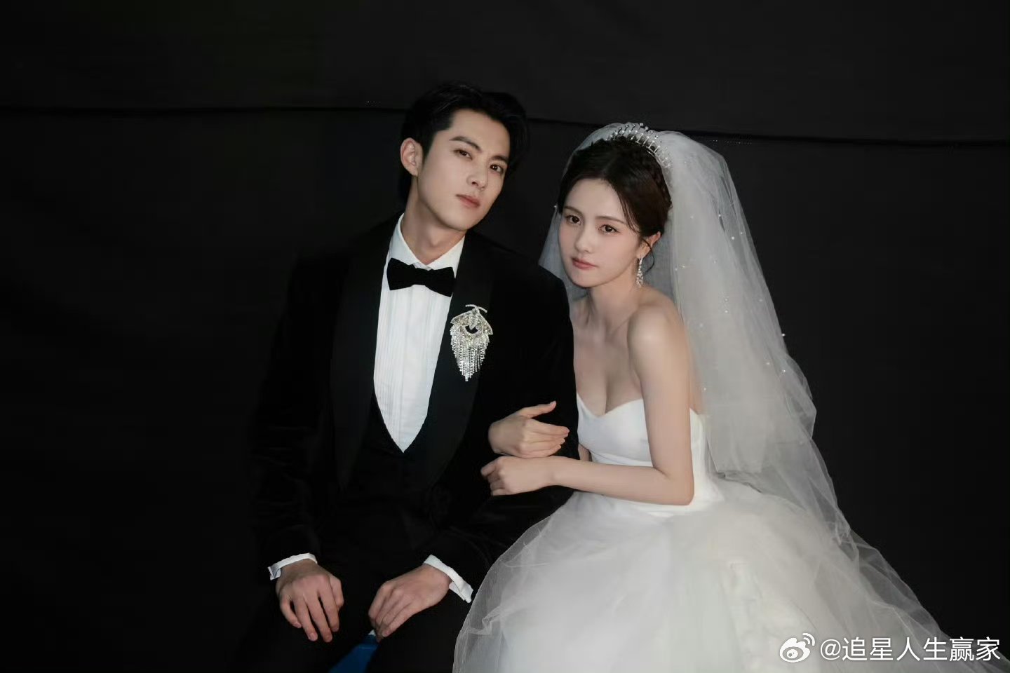 王鹤棣女友视角视频是白鹿拍的王鹤棣女友视角的副驾视频是白鹿拍的，这真的不是以爱为