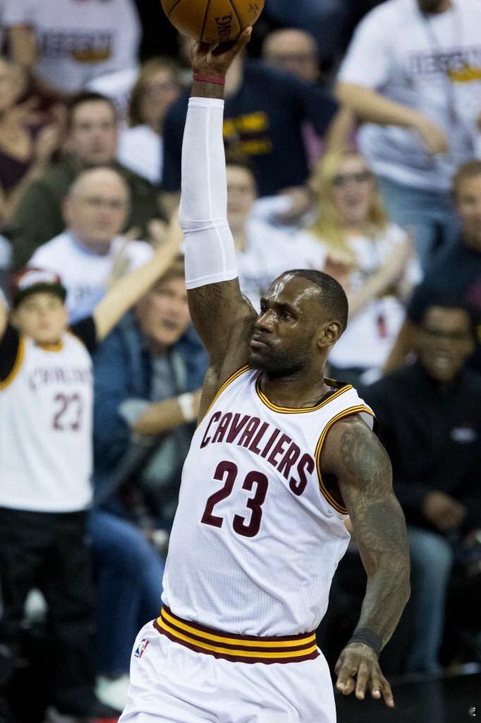 文班亚马首季季后赛数据NBA历史级首秀谁的首秀更惊艳灵魂拷问：文班亚马和詹姆斯的