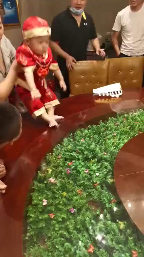 你滚。